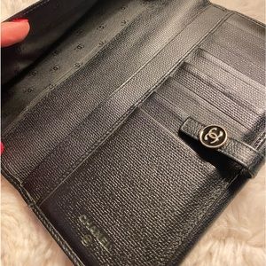 ✨GORGEOUS CHANEL BUTTON WALLET✨